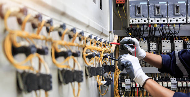 Professional Electrician technician working in Everett, WA